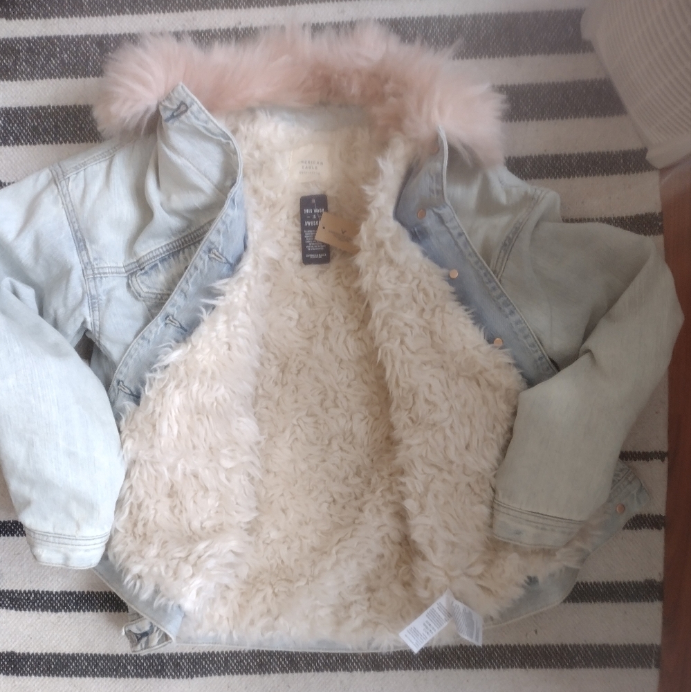 American Eagle Denim Jean Jacket Faux Fur Lined NWT XS ( fits like a 6-8)